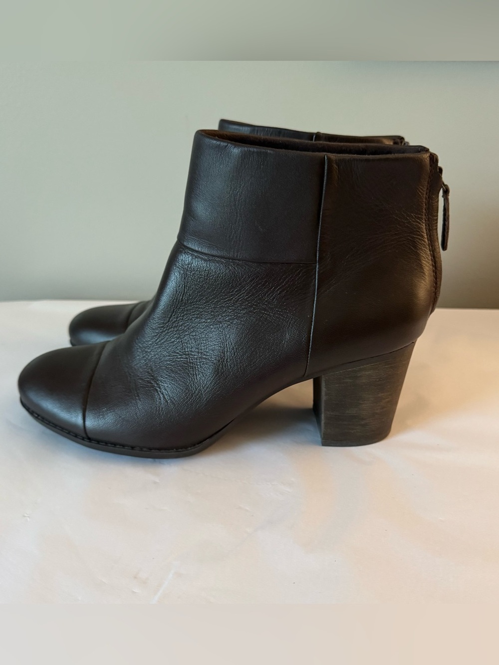 CLARKS Size 12 Wide Women’s Brown Ankle Boots Booties with Heel - Leather